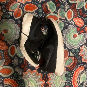 Black Nike Roshe Run